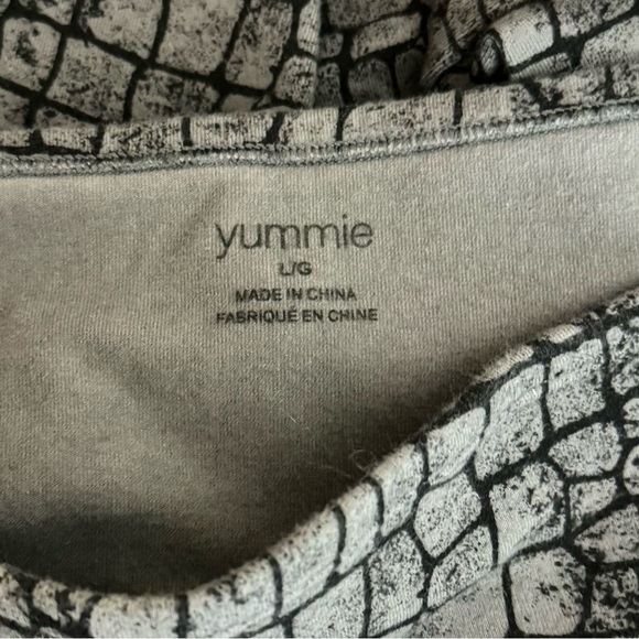 Yummie By Heather Thomson | Legging Croc Printed Yoga Lycra Fitted 28” Inseam - Picture 6 of 6